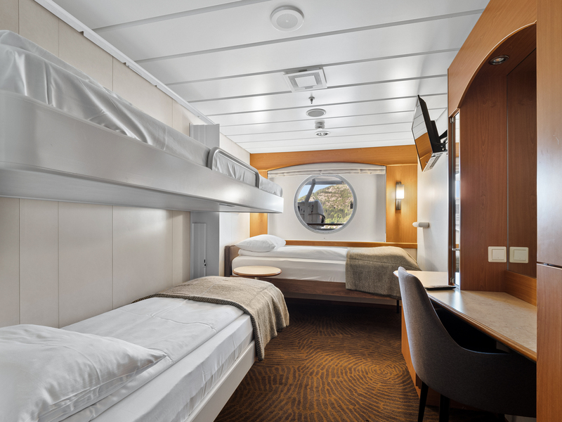 Polar Outside | Triple on upper or middle deck with window (restricted view)